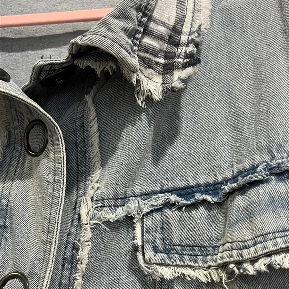 Oli & Hali NWT Blue/White Jean Jacket w oversized snap buttons and plaid sleeves - Picture 16 of 16